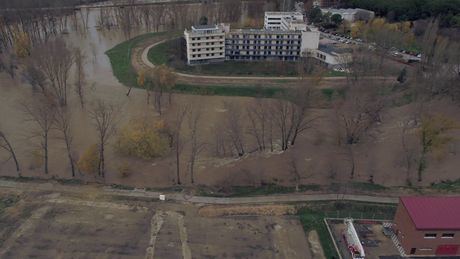 El Júcar se sitúa en nivel rojo en Cuenca al superar los 270 m³/s