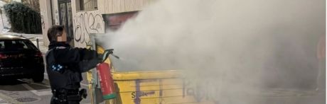 Dos contenedores arden de madrugada en una zona de ocio de Cuenca