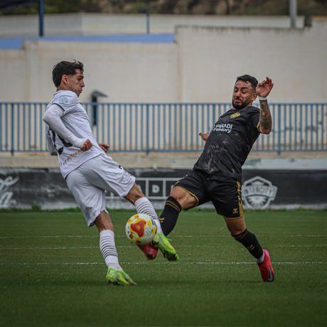 Kain y Quique González firman el triunfo del Conquense a domicilio (0-2)