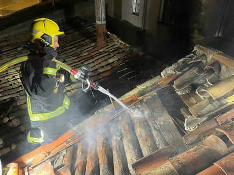 Imagen de archivo | Incendio en una vivienda de Casasimarro con dos hombres afectados