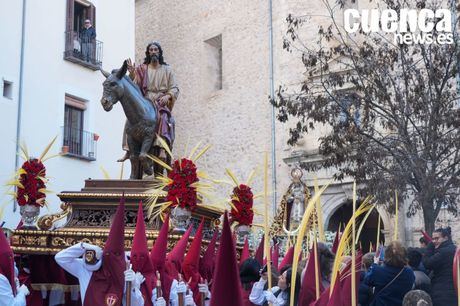 Un Hosanna marcado por el viento y la firmeza de los nazarenos