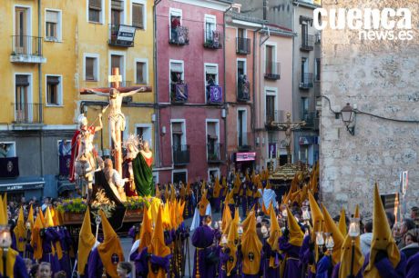 El Calvario se llena de luz en el mediodía conquense