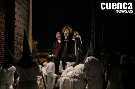 Cuenca acompaña a la Madre hacia la Luz en un Sábado Santo