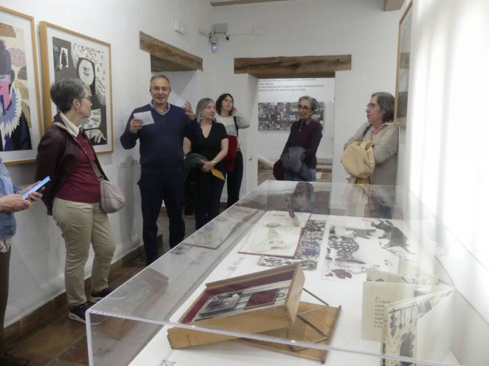 El arte reinterpreta los cuentos clásicos en una nueva muestra en Cuenca