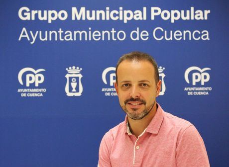 El PP critica el estado de la Plaza de España durante la inauguración de ‘Cuenca Lee’ 2026
