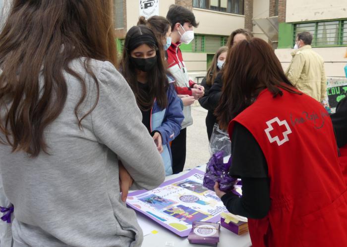 Cruz Roja organiza actividades en calle para visibilizar que la violencia psicológica existe