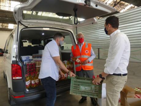 Trivio y Talleres Manchegos donan alimentos a Cruz Roja por valor de 900 euros.