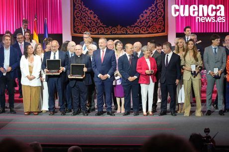 El Día de Castilla-La Mancha reúne en Cuenca a más de 700 invitados y reconoce a referentes de la región