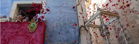 La Custodia recorre Cuenca arropada por fieles y hermandades en el Corpus Christi