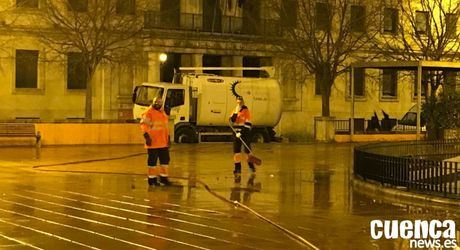 La limpieza intensiva llega al centro de Cuenca con actuaciones en el Parque de San Julián, Aguirre y Las Torres