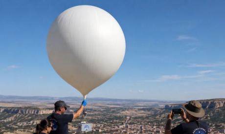 AstroCuenca lanza un globo sonda para grabar desde el cielo la sombra del eclipse sobre la Tierra