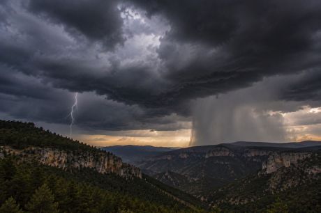 Aviso naranja en buena parte de Cuenca: llegan lluvias torrenciales, granizo y viento