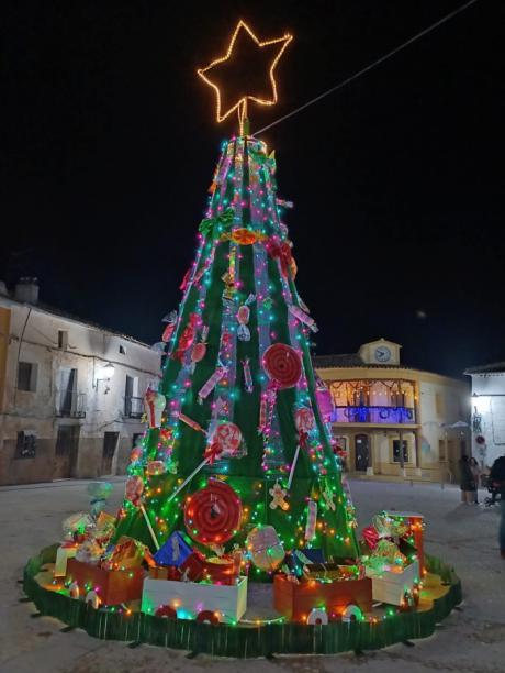 Valdeolivas deslumbra en su III Certamen de Villancicos: Desafiando a Madrid y Vigo en decoración navideña