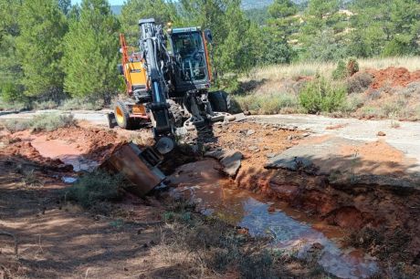 Trabajos para reparar una nueva avería en la conducción que abastece de agua a Cuenca