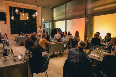 Los elegantes vinos de la bodega Villa Iulia triunfan en la cata maridada de Natura Restaurante Bistró