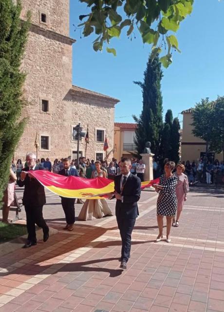 Sisante rinde homenaje a la Bandera 