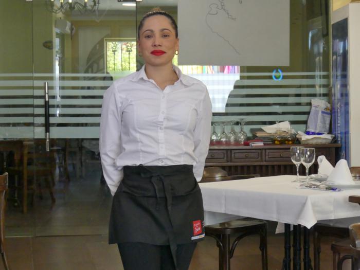 Una docena de restaurantes y bares de Motilla del Palancar vestirán el mandil “Contrata Sin” prejuicios de edad, género u origen de Cruz Roja