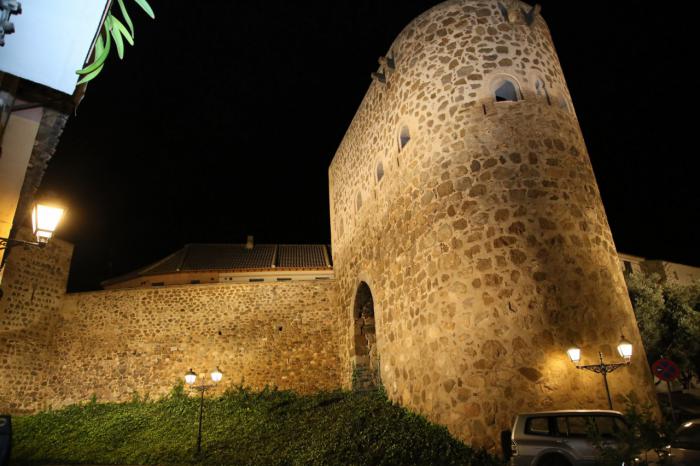 Tolón destaca que la ciudad es referente internacional en iluminación monumental nocturna y ejemplo para otras capitales