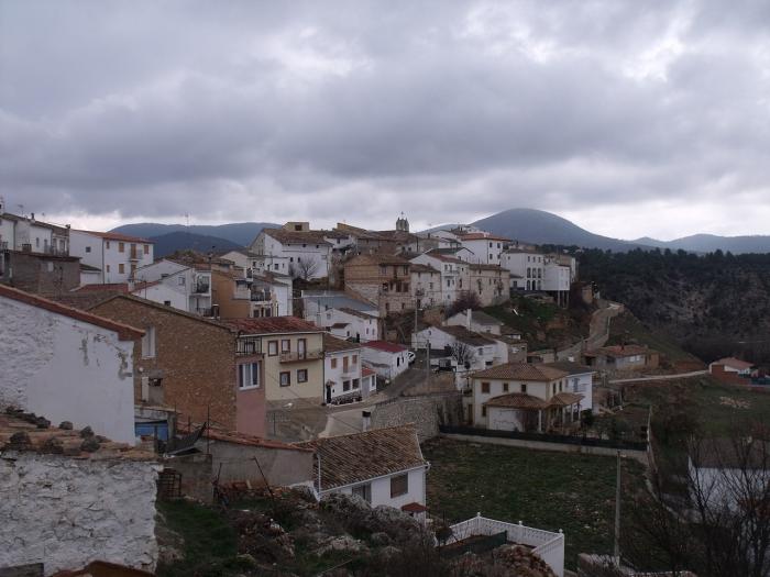 Vista general del pueblo desde la plaza del ayuntamiento de Garaballa