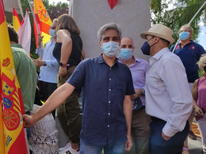 VOX Cuenca presente en la manifestación de Colón