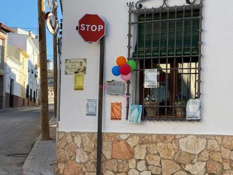 Las calles de Mota se han llenado de versos para celebrar el Día Mundial de la Poesía