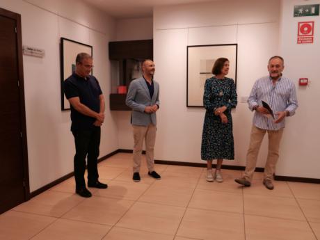 El Colegio de Médicos de Cuenca acoge la exposición “Desde un posible cielo. Estampas 1978-2024” de Águeda de la Pisa