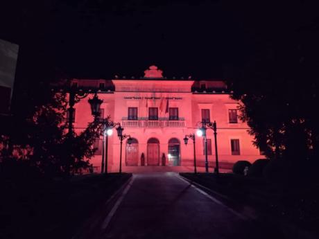 Cuenca se ilumina de rojo por el Día Mundial de la Cruz Roja y la Media Luna Roja