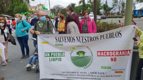 Los vecinos de Gascueña y Tinajas respaldan con su presencia la charla informativa contra las macrogranjas