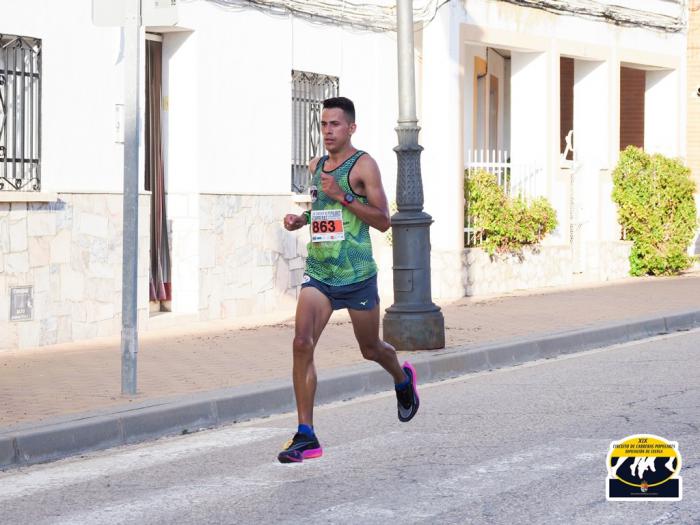 Andrés Felipe Sarta reedita victoria en categoría masculina y Rosario Gómez vence en femenino en la Carrera Popular “Santa Eulalia