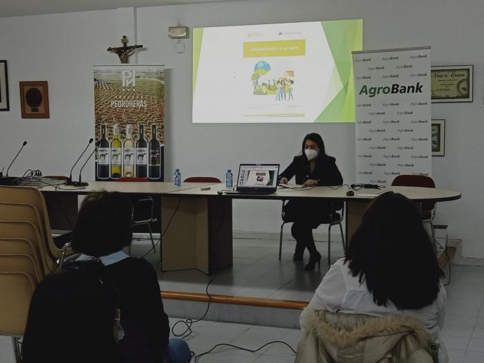 Cooperativas Agro-alimentarias con CaixaBank y Fundación “la Caixa” impulsan la Red de Mujeres Cooperativistas en Las Pedroñeras