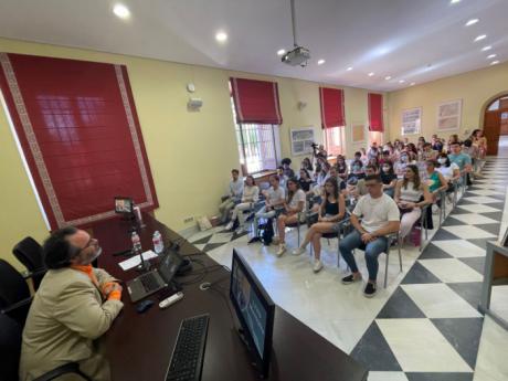 Montoliu presenta en la UCLM su libro Genes de colores, “un alegato contra el racismo”