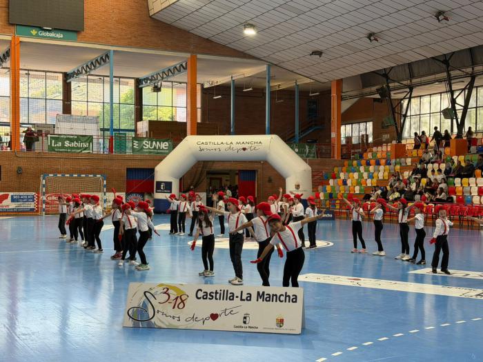 El Sargal acoge una multitudinaria Gimnastrada con 20 centros educativos participantes
