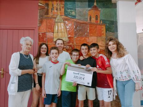 Estudiantes del IES Fernando Zóbel colaboran con Manos Unidas a través de un proyecto educativo sobre fósiles 