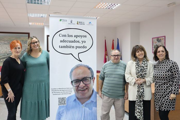 Plena inclusión presenta en Mota del Cuervo la campaña “Ya es hora de salir del armario de la exclusión”, creada y liderada por personas con discapacidad intelectual