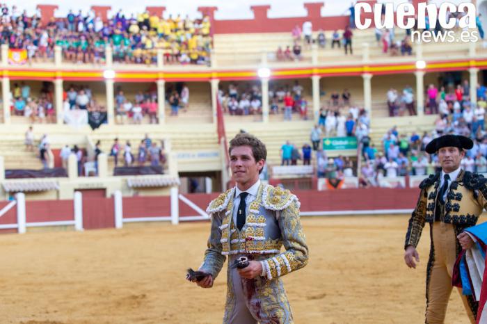 Gran dimensión de Ginés Marín en la primera de Feria