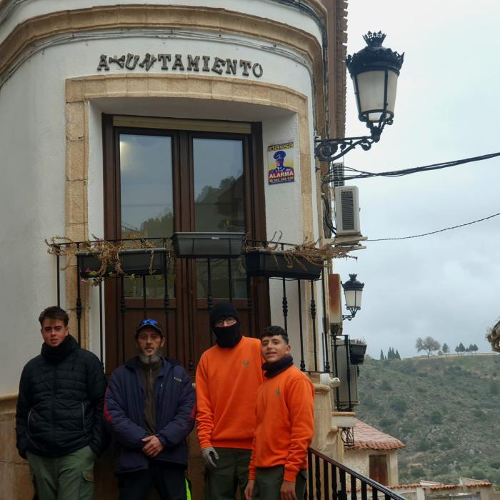 Jóvenes valencianos realizan prácticas formativas en Enguídanos en áreas medioambientales, agrícolas y forestales
