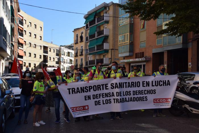 Trabajadores del transporte sanitario se concentran ante el SESCAM para instar a la Administración a cumplir sus compromisos en la solución del conflicto laboral