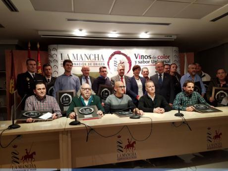 Globalcaja muestra su apoyo al mundo del vino en los premios "Vino y cultura" del CRDO La Mancha