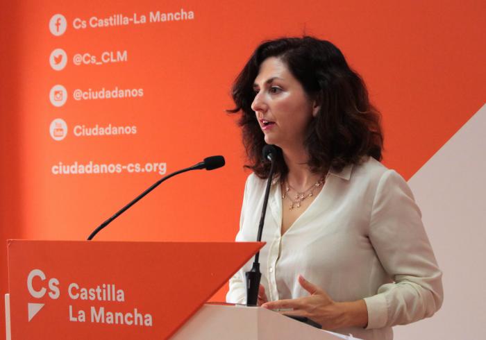 Orlena de Miguel: “Los alumnos castellanomanchegos llevan casi una década abandonados por la Junta”