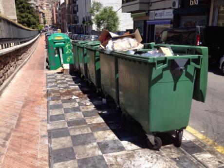 Piden al Ayuntamiento que inste a la concesionaria del servicio de limpieza el arreglo de los contenedores soterrados