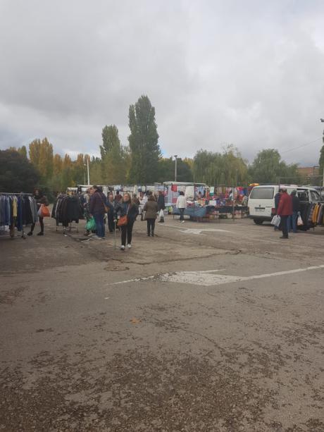 Ciudadanos propone en una moción una batería de medidas para mejorar el mercadillo municipal