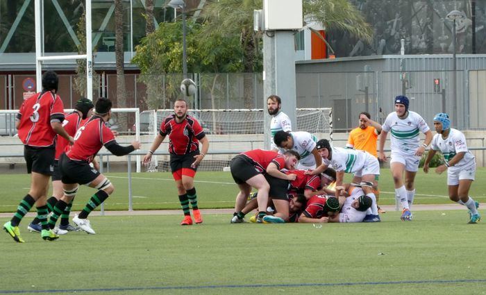 A Palos logra su primer triunfo de la campaña ante el Valencia B (27-31)