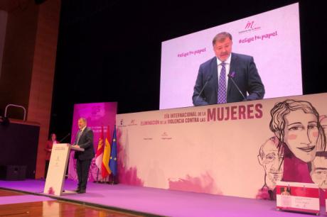 Dolz confirma el compromiso del Ayuntamiento de Cuenca por la erradicación de la violencia de género