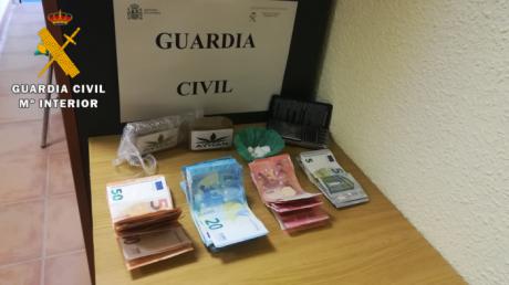 La Guardia Civil ha detenido a un hombre en Camuñas por tráfico de drogas