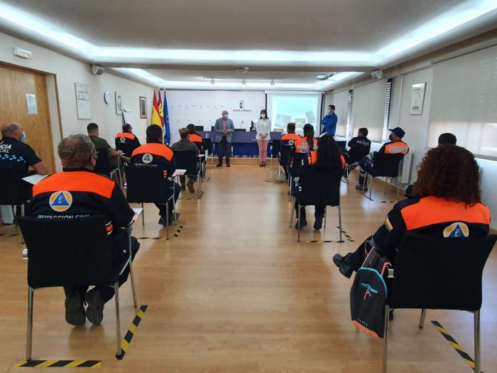 Voluntarios de Protección Civil, Policía Local y miembros de la Academia de Infantería de Toledo se forman en técnicas de auxilio y el uso del DEA