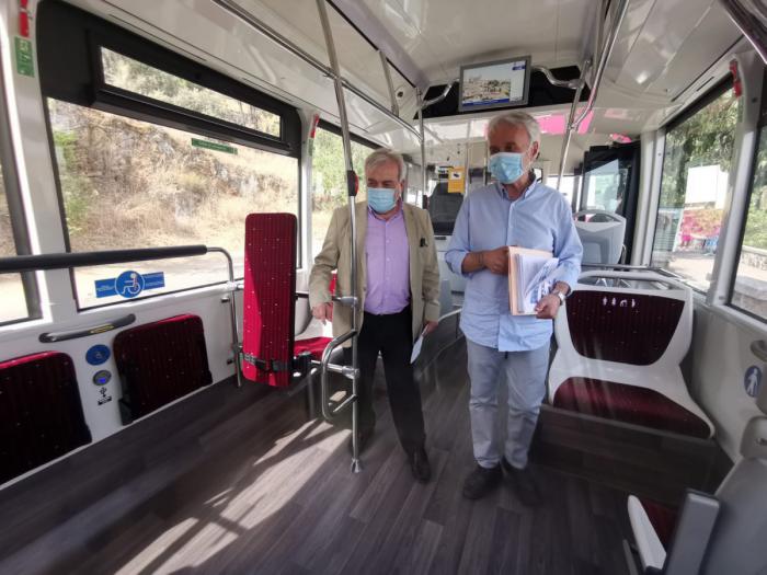 La flota de autobuses de Toledo incorpora dos nuevos vehículos de gas natural con nuevas medidas de seguridad