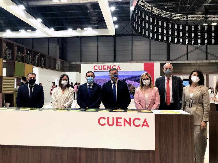 El subdelegado del Gobierno en Cuenca ha visitado FITUR con motivo de celebrarse el Día de Cuenca