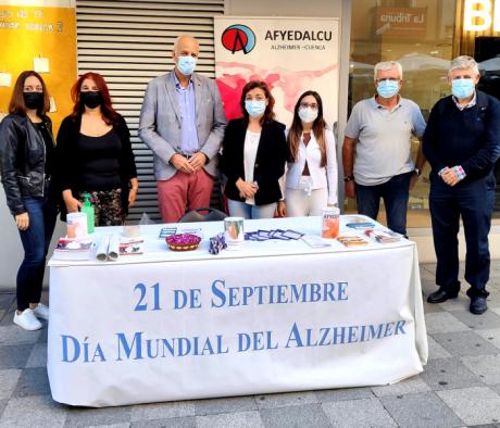 El subdelegado del Gobierno en Cuenca visita a la asociación AFYEDALCU con motivo del Día Mundial del Alzheimer