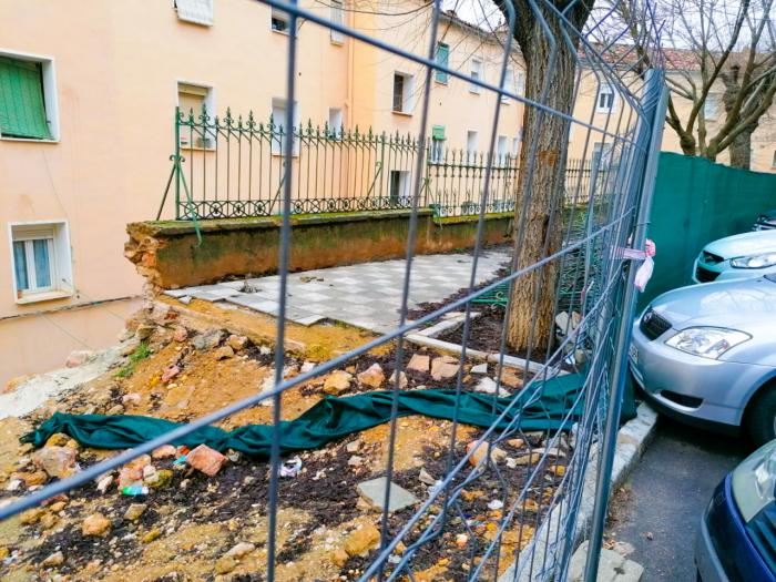 Piden al Ayuntamiento a dar una solución definitiva al muro del barrio de Los Moralejos