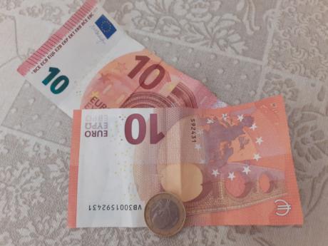 La Confederación de Empresarios afirma que la inflación fuerza a las empresas a exigir antes el cobro de las facturas